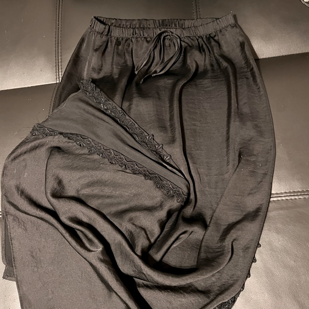 Silt Sexy Slit Embroidery Skirt